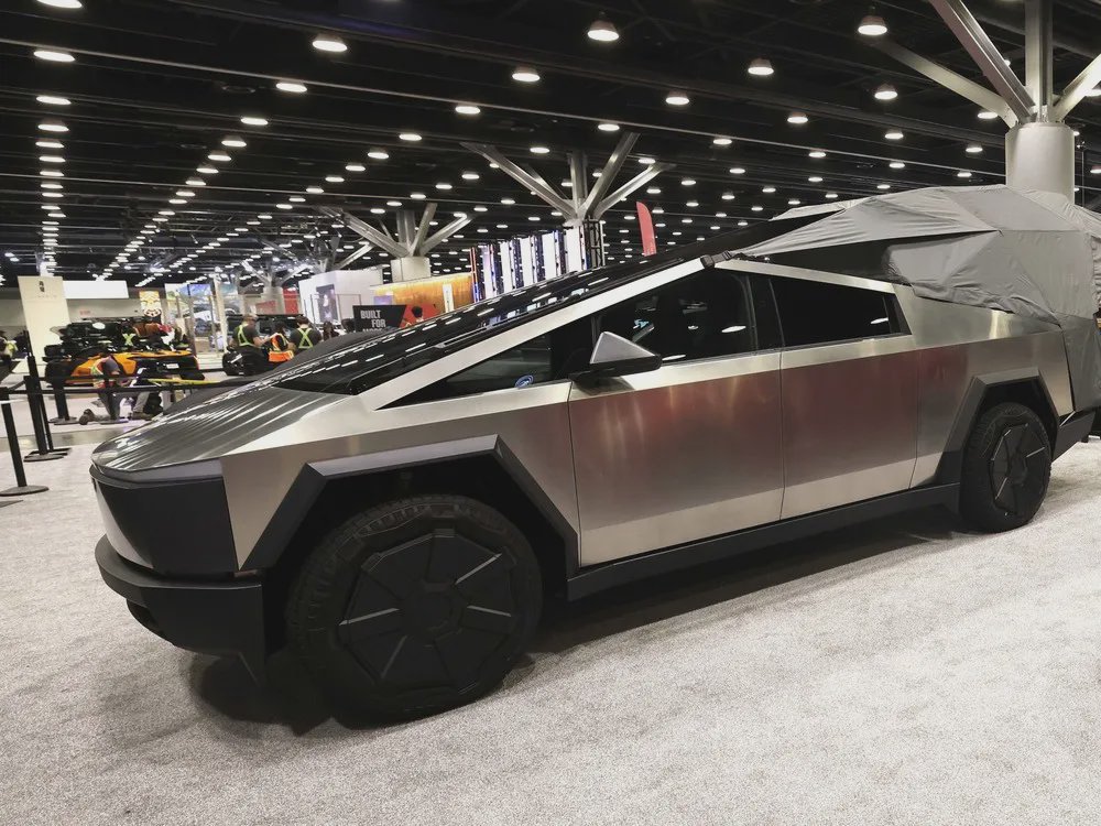 Tesla, eliminată de la Salonul Auto Internațional din Vancouver din „motive de securitate”