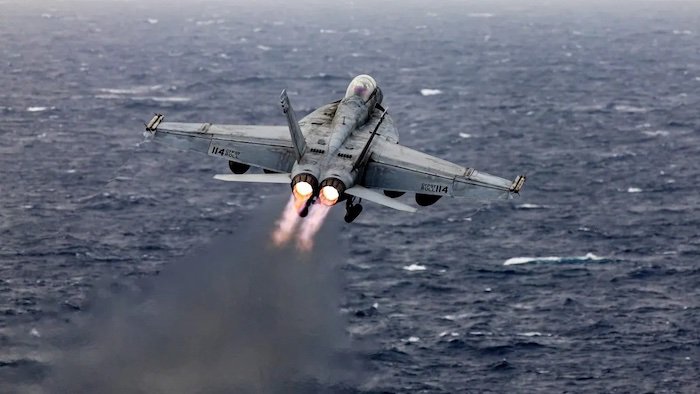 Armata americană și-a doborât, din greșeală, un avion de vânătoare. Un pilot a fost rănit