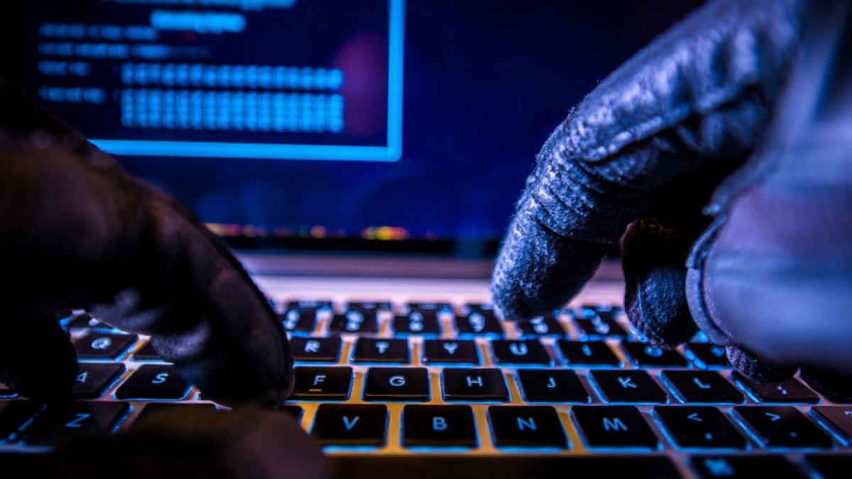 Zeci de milioane de accesări. Site-urile Aeroportului, al ANRE și MAEIE, printre țintele hackerilor