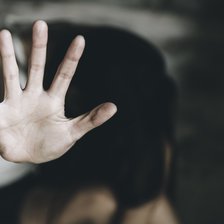 Minoră în a 12-a săptămână de sarcină. Bărbatul inculpat de viol, condamnat la 11 ani de închisoare

