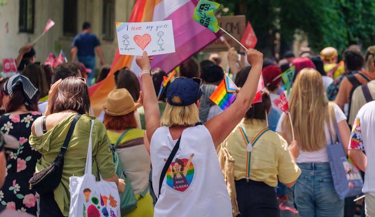 Avocatul Poporului critică decizia CMC privind restricționarea întrunirilor LGBTIQ+. „Este discriminatorie și contrară legislației”