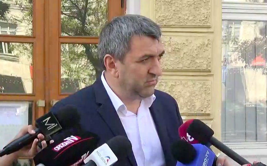 ALEGERI 2023 | Candidatul PAS, Lilian Carp a depus dosarul cu acte Consiliul Electoral de Circumscripție Chișinău 