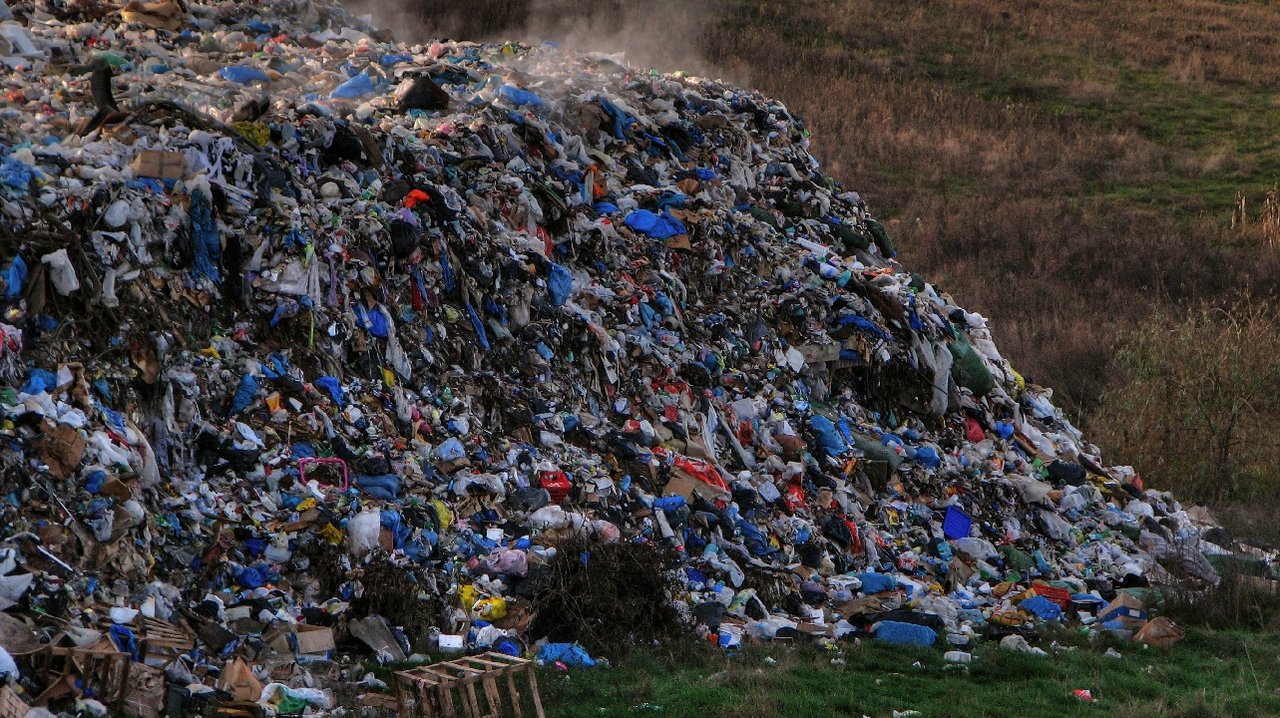 Deșeurile de plastic la nivel mondial se vor tripla până în 2060. Ce spun autorii unui studiu despre situația din Moldova