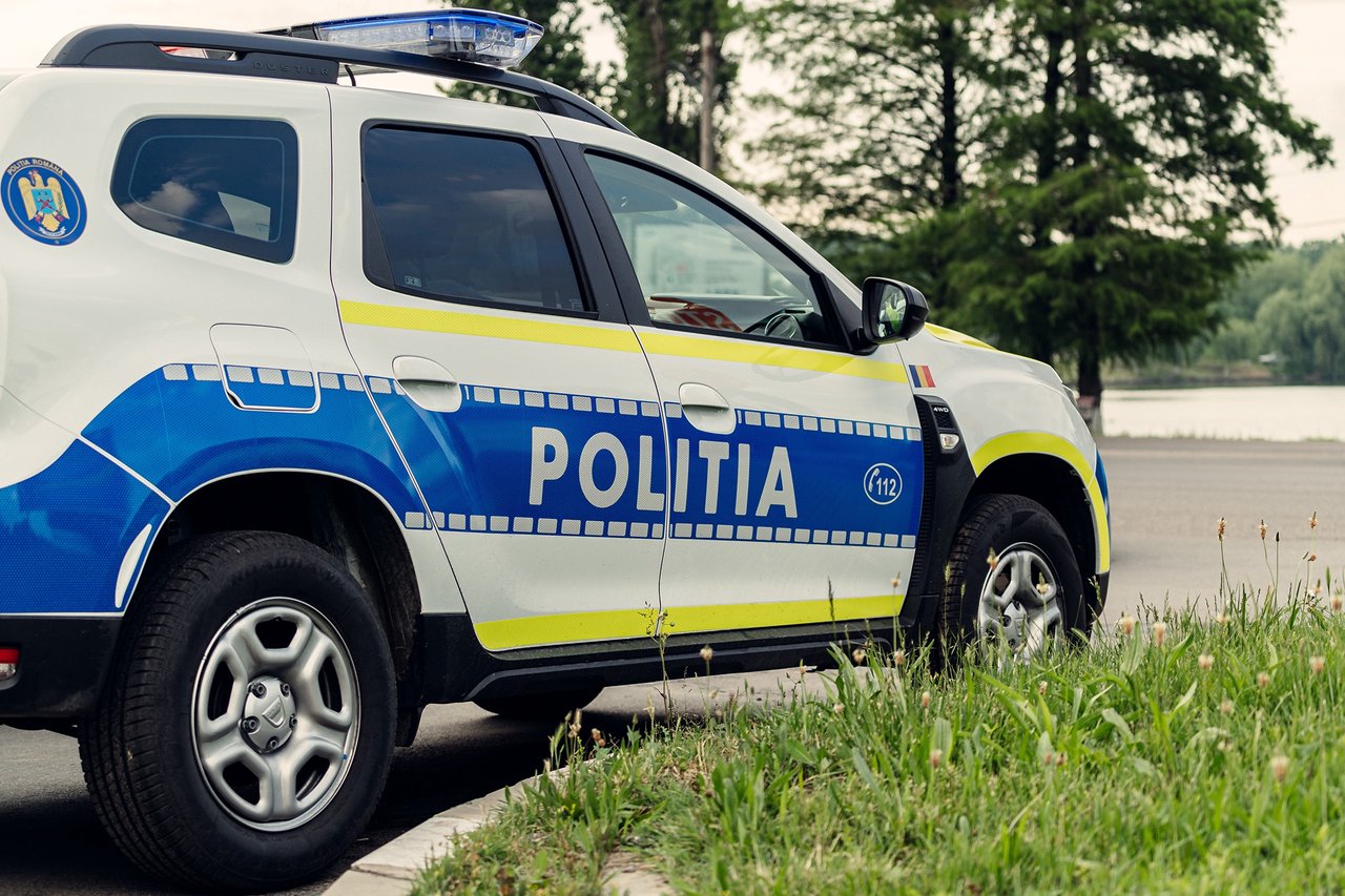 O dronă ar fi căzut în regiunea Brăila, România. Craterul format are un diametru de aproximativ 4 metri
