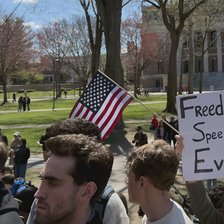 SUA: Trump suspendă pentru șase luni intrarea studenților internaționali la Universitatea Harvard