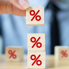 Rata de bază scade pentru a treia oară şi ajunge la 14%, dar dobânzile la credite cresc
