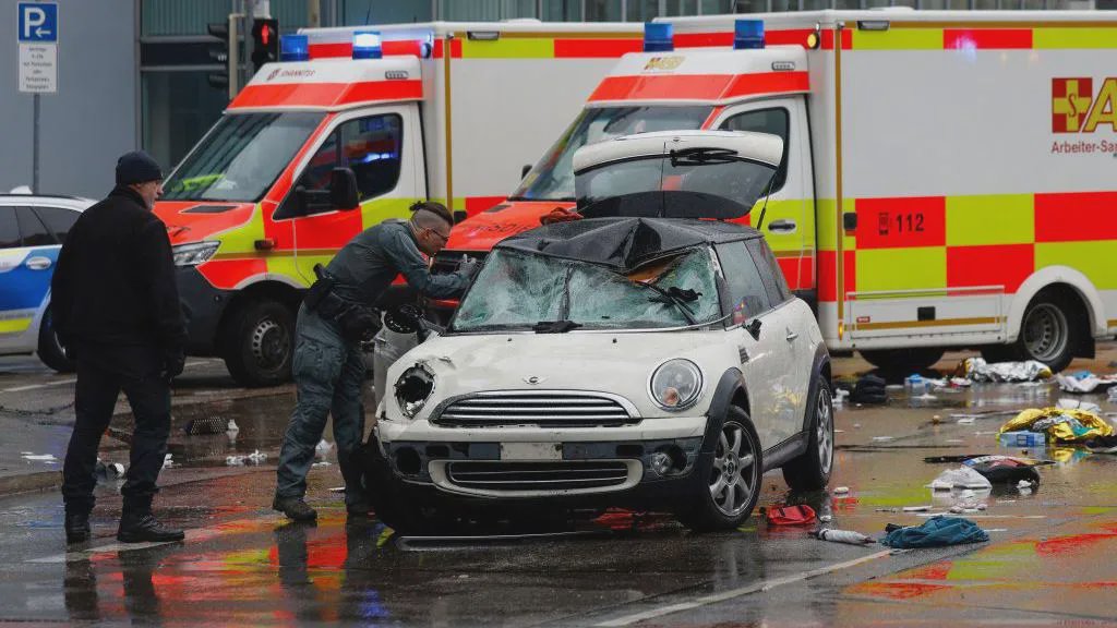Germania: Cel puțin 20 de persoane au fost rănite, după ce o mașină a intrat în mulțime la München