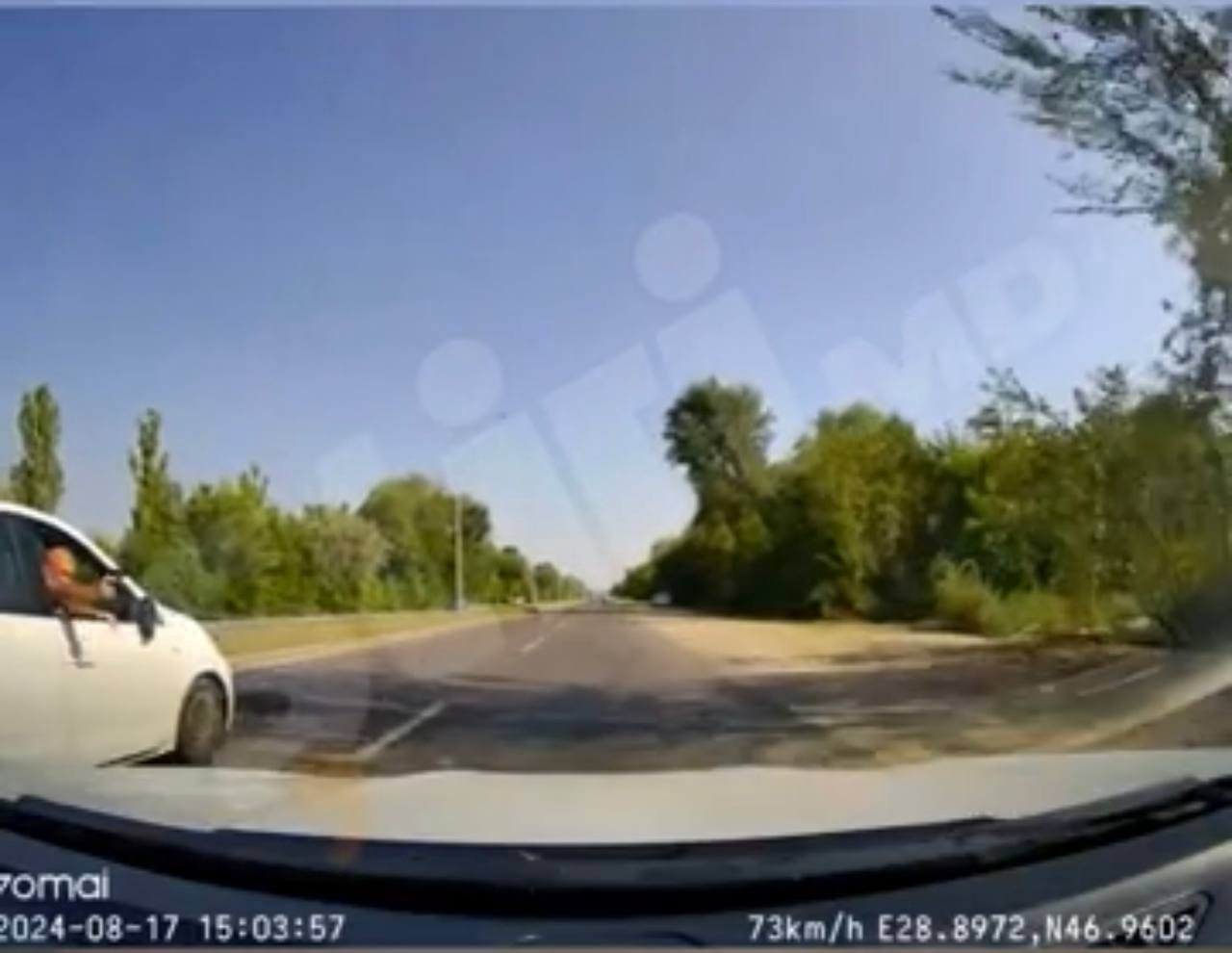 Focuri de armă în trafic. Un bărbat ar fi scos un pistol pe geam și ar fi tras (VIDEO)