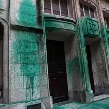 Muzeul Holocaustului și trei sinagogi vandalizate cu vopsea verde în Paris