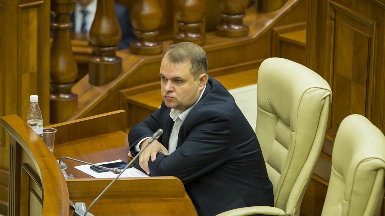 PSRM pierde un deputat. Alexandr Nesterovschi trece din echipa socialiștilor, în cea condusă de Șor, dar rămâne deputat independent 
