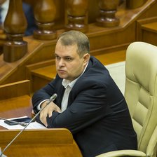 PSRM pierde un deputat. Alexandr Nesterovschi trece din echipa socialiștilor, în cea condusă de Șor, dar rămâne deputat independent 