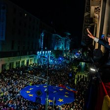 „E victoria voastră” și „un gând de recunoștință cetățenilor români din R. Moldova”. Mesajul lui Nicușor, după victoria la prezidențiale 