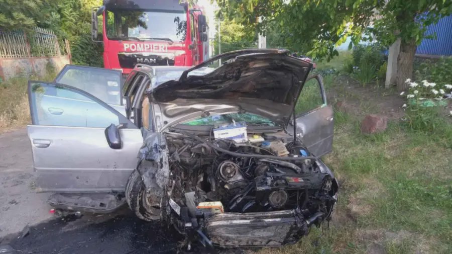 Soroca: Un șofer în stare de ebrietate a intrat cu mașina într-un copac. O persoană a decedat, iar alta a fost spitalizată