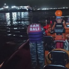 Bali: Un feribot cu 65 de persoane la bord s-a scufundat. Cel puțin patru oameni și-au pierdut viața