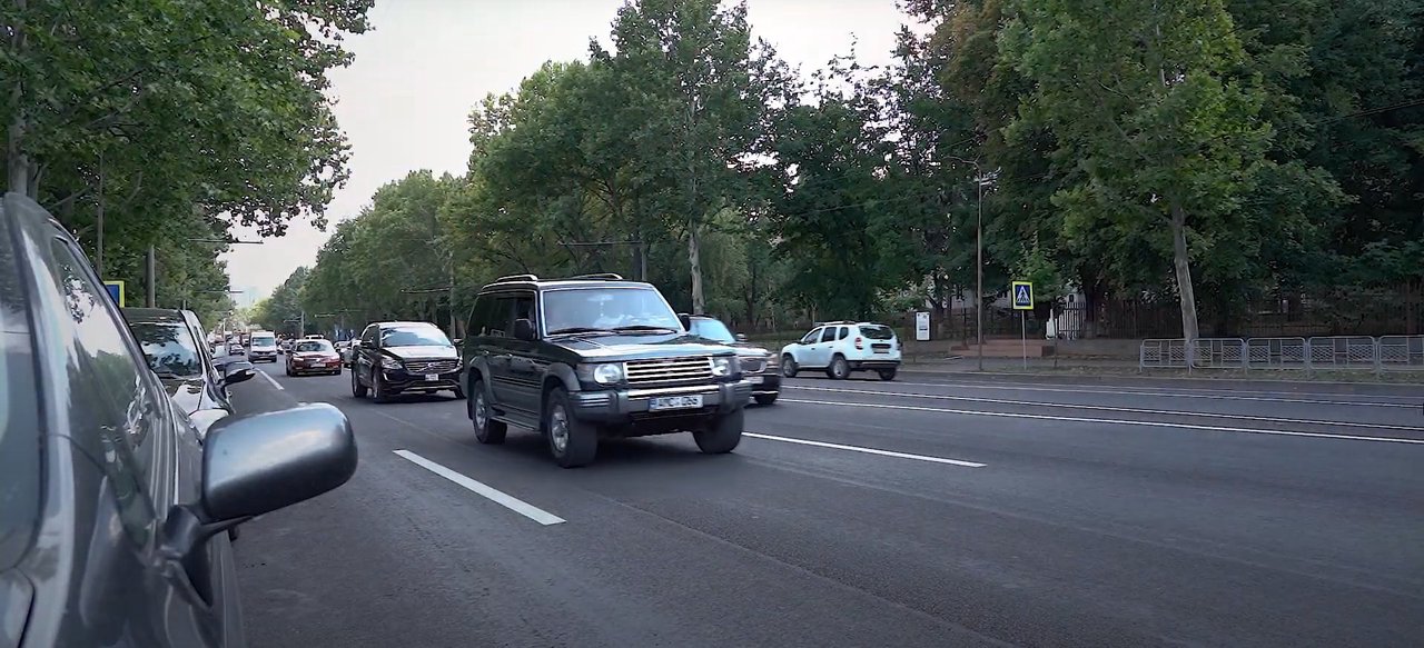 Câtă siguranță încape pe o trecere de pietoni...fără marcaj? Strada Calea Ieșilor:  Zebra fără dungi din fața inspectoratului de poliție (NO COMMENT)