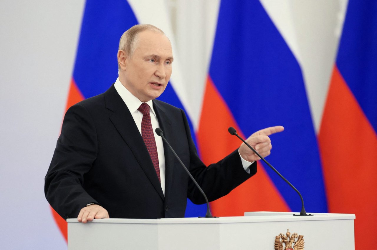 Mandatul de arest de la Haga poate fi chiar mai periculos pentru Putin decât sancțiunile. Acesta îl separă pe președintele rus de propriul anturaj