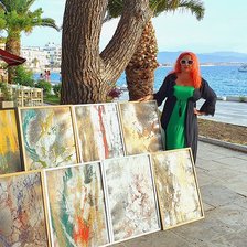 O pictoriță din Găgăuzia a făcut 10 tablouri într-o săptămână și a organizat o expoziție personală în Grecia