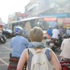 De ce suntem mai productivi în altă țară decât acasă? Psihologia energiei „de vacanță” și cum o putem păstra

