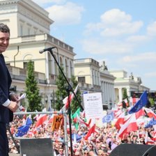 Nicușor Dan, primit cu aplauze la marșul de la Varșovia