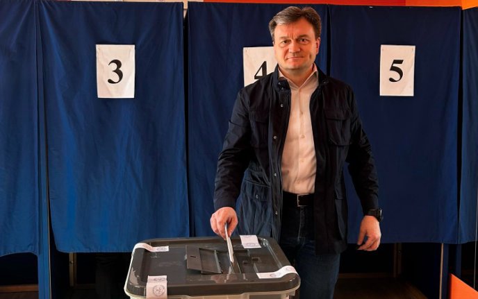 Premierul Recean, la urnele de vot: România puternică înseamnă sprijin pentru Chișinău