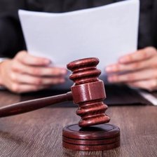 Edineț: Un primar, condamnat la cinci ani de închisoare cu suspendare. Ar fi pretins sume de la angajații Primăriei