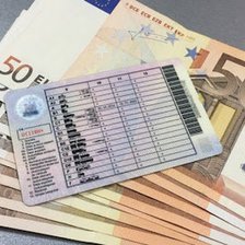 Peste o mie de euro pentru un permis de conducere? O persoană a fost reținută 