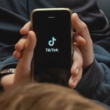 De la războiul din Ucraina la alegeri fraudate: Peste 440 de canale de TikTok, monitorizate pentru răspândirea dezinformării în R. Moldova
