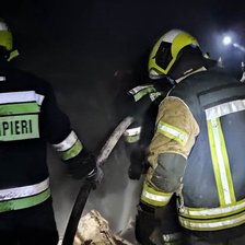 Șase echipe de pompieri în sectorul Buiucani: Un apartament de lângă Dendrariu a luat foc