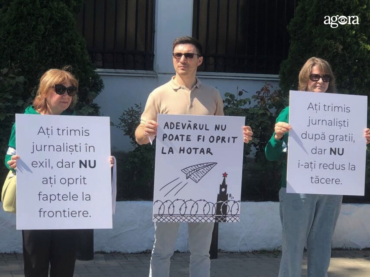 Jurnaliștii din R. Moldova se solidarizează într-un flashmob în semn de susținere a mass-mediei libere (LIVE)