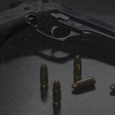 Demnitarii ar putea deține arme fără prezentarea actelor medicale? Ce modificări propune MAI