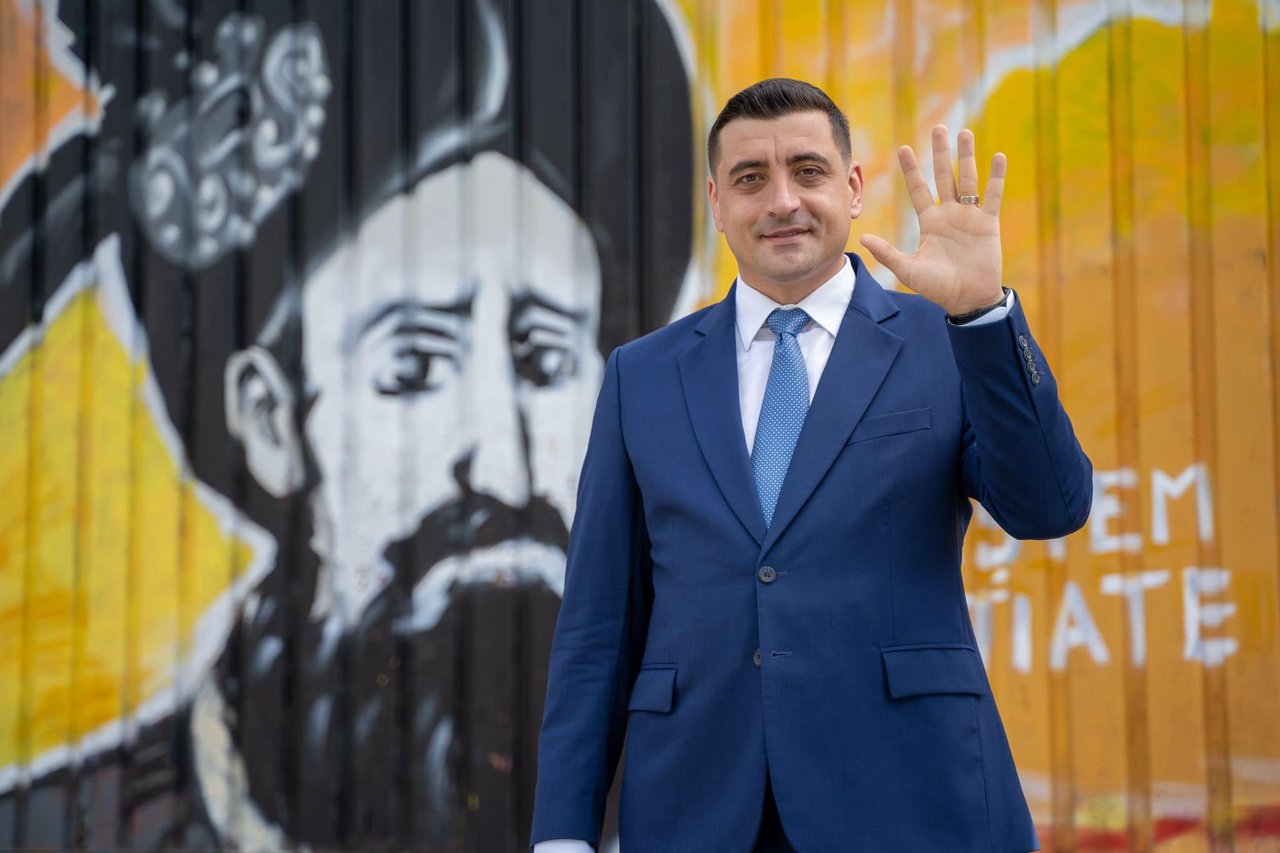 Portret de candidat | Lider de partid extremist, autodeclarat unionist, interzis în R. Moldova. Cine este George Simion