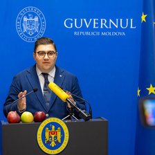 Guvernul, în apărarea merelor moldovenești. Vodă, cu fructele la tribună: „Vom duce merele acolo unde sunt respectate, nu umilite”