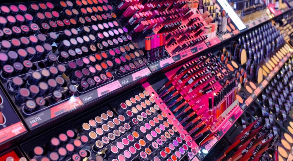 Produse cosmetice cu substanțe interzise, retrase de pe piață. ANSP avertizează asupra riscurilor pentru sănătate