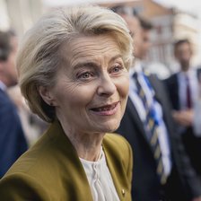 Eurodeputații resping cu vot majoritar moțiunea de cenzură împotriva Ursulei von der Leyen