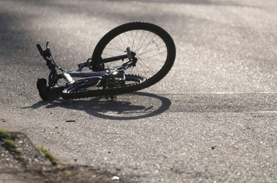 Trușeni: Un biciclist, accidentat. Vinovat s-ar face un polițist care se afla la volanul mașinii