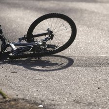 Trușeni: Un biciclist, accidentat. Vinovat s-ar face un polițist care se afla la volanul mașinii