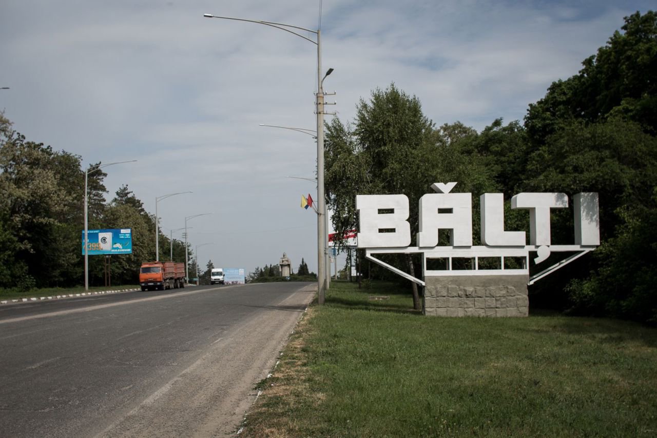 Bălți: Un gol s-a format sub carosabil. Ședința CSE, convocată 