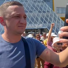 Ședința lui Guțul s-a lăsat cu violențe. Activist pro-PAS, mușcat de o protestatară