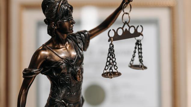 Și judecătorii sunt judecați. Un magistrat va fi deferit justiției, pentru că ar fi inclus date incomplete sau false în declarația de avere