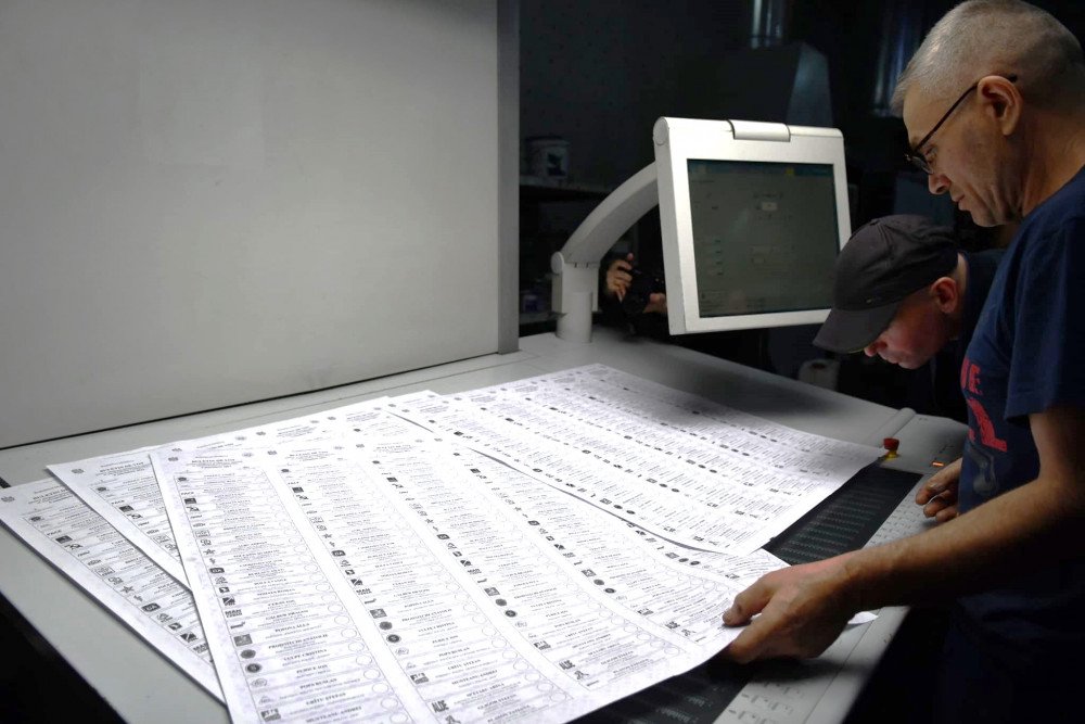 Alegeri: Cum va arăta buletinul de vot, în turul doi al prezidențialelor (FOTO)