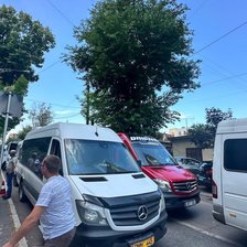 Cu microbuzele în fața sediului Delegației UE. Transportatorii, la protest repetat (LIVE)