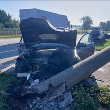 Sîngerei: Un automobil a ajuns într-un pilon. Un copil a fost transportat de urgență la spital (FOTO)