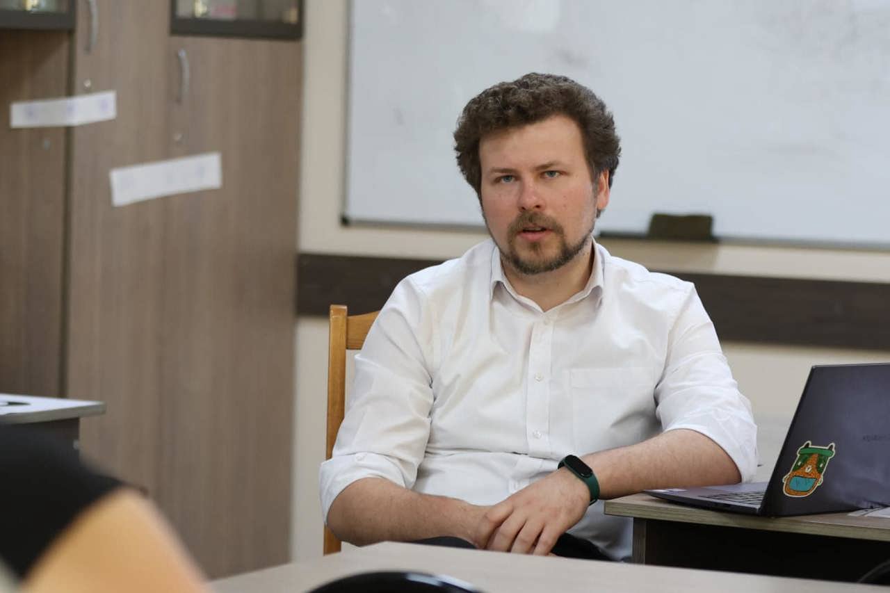 Tot mai mulți absolvenți de liceu aleg să studieze în R. Moldova. Care sunt cele mai solicitate domenii